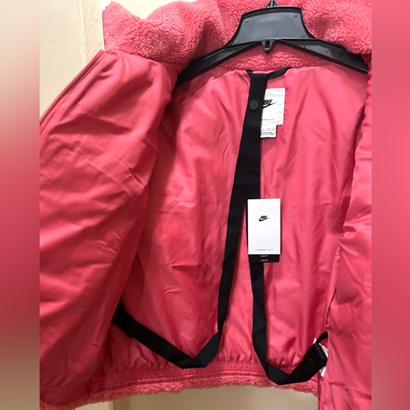 Nike Women’s Therma Fit Sherpa Puffer Loose Fit Jacket - Picture 11 of 16